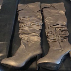 Knee high Norma sheikh sz 7.5. Gray only worn 1 time